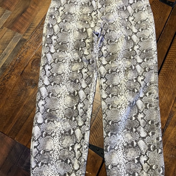 CHICO"S size 6 platinum denim snakeskin pattern - Picture 2 of 3